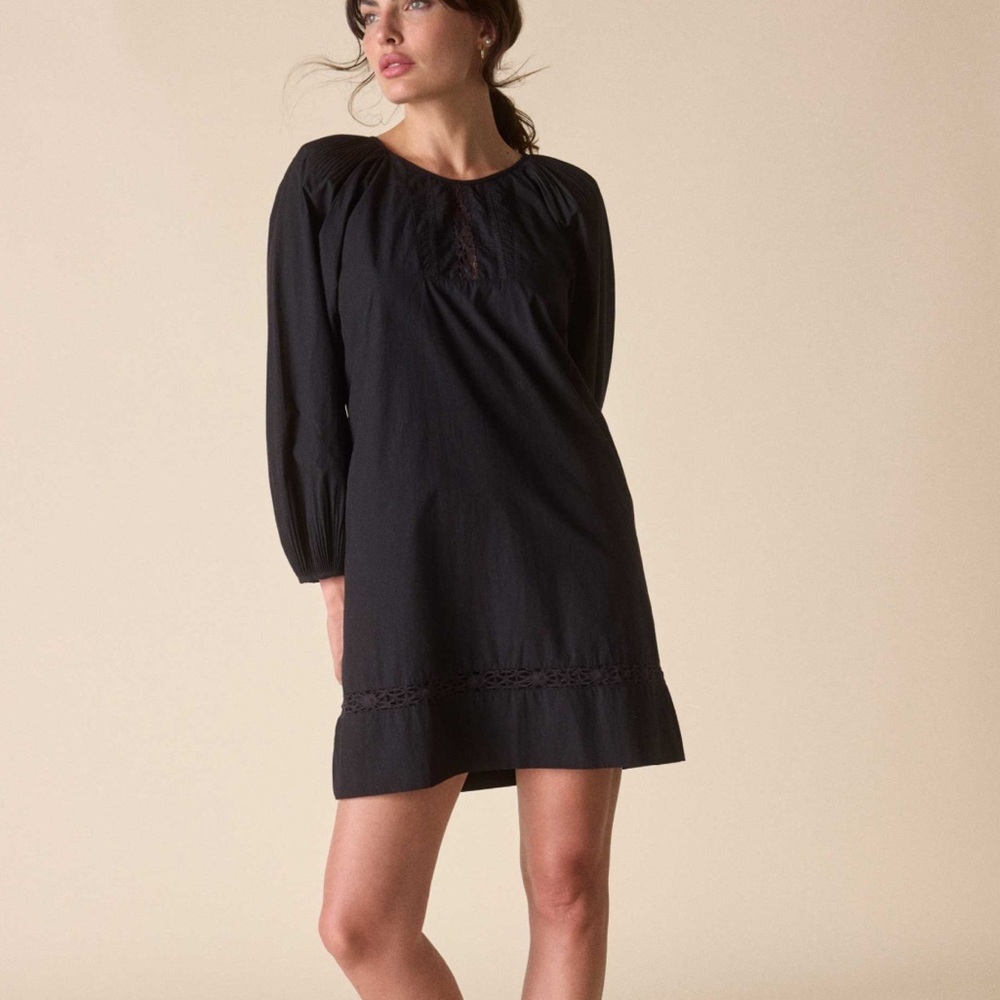 NWT St. ROCHE Black Fountain Dress Pleated Sleeves And Neck Crochet Details Sz 8